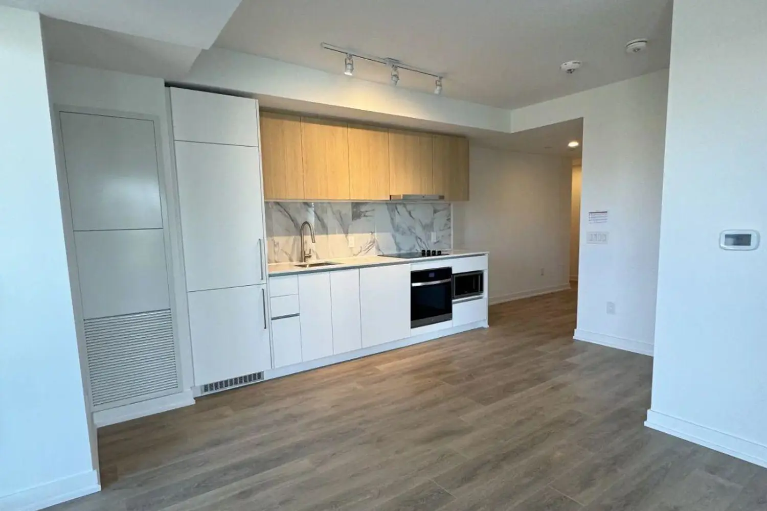 1100 Sheppard Avenue 225 photo 3