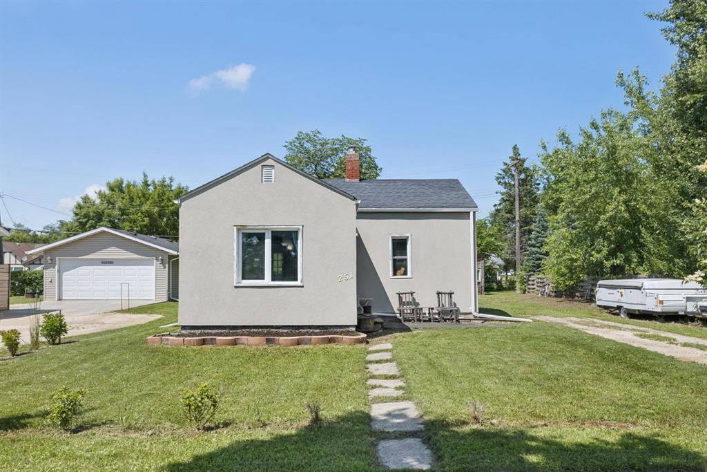 251 Ottawa Avenue E