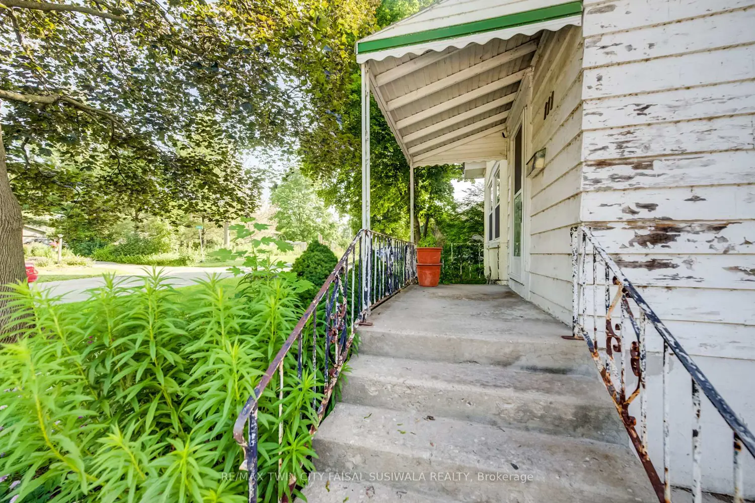 111 Pinewood Avenue photo 3