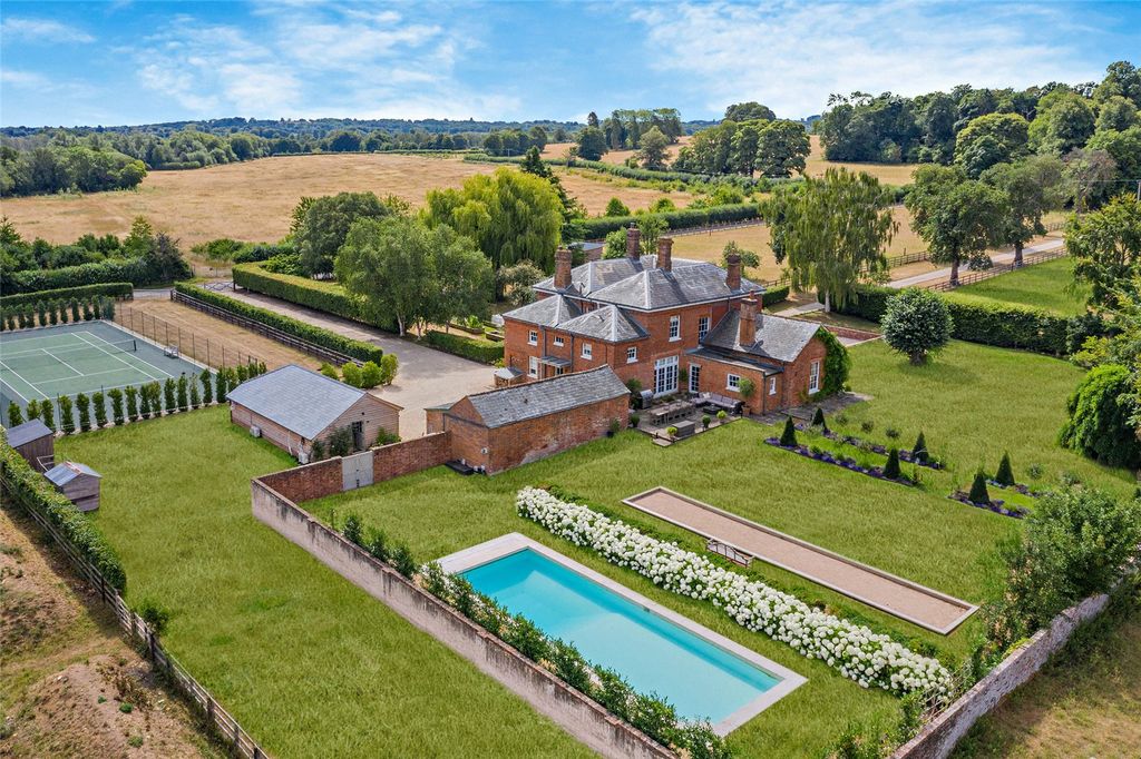 5 bed detached house for saleHungerford Park, Hungerford, Berkshire RG17