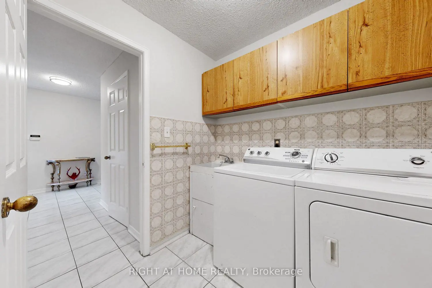 103 Heatherton Way photo 3