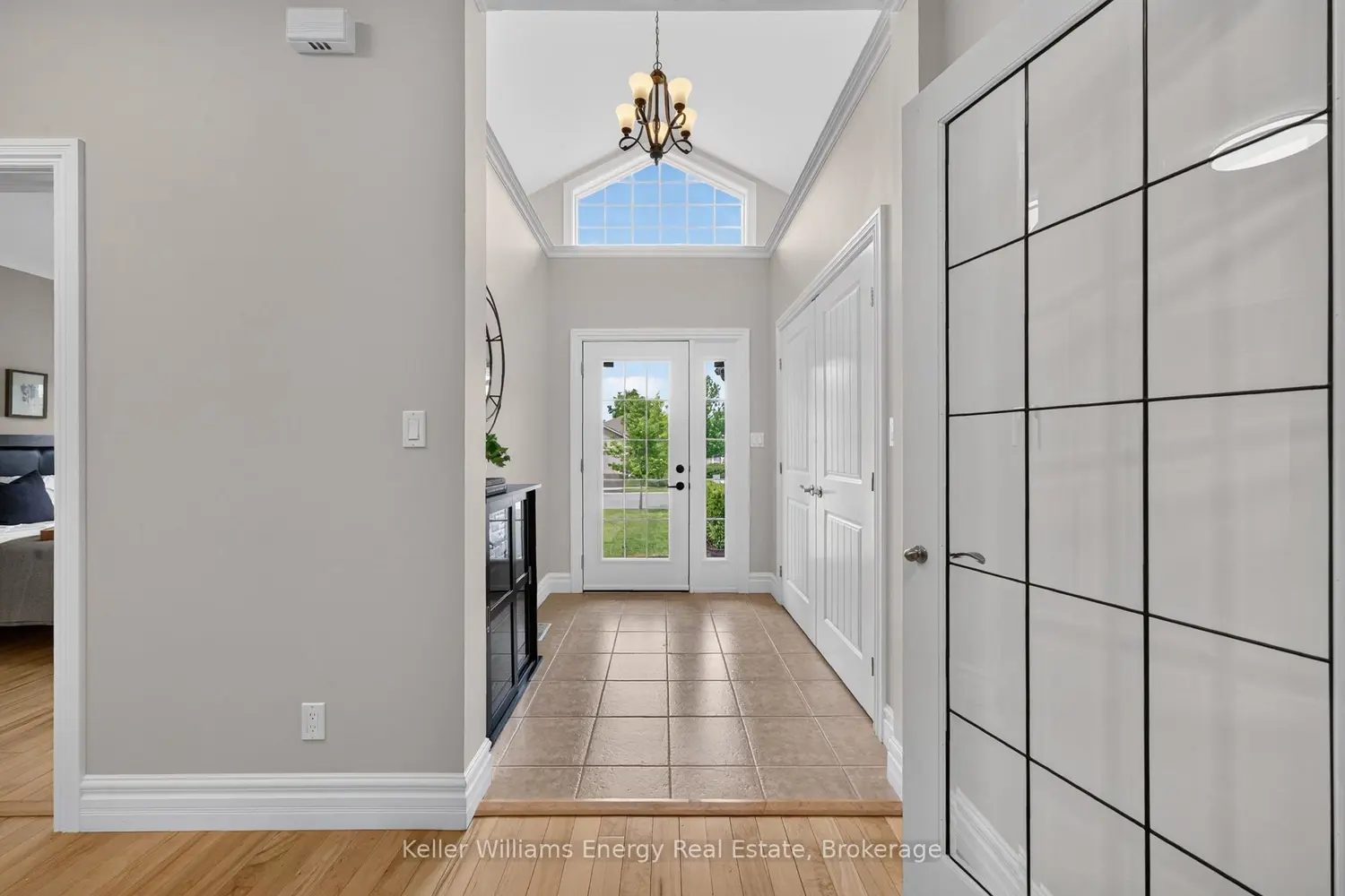 19 Jasper Avenue photo 3