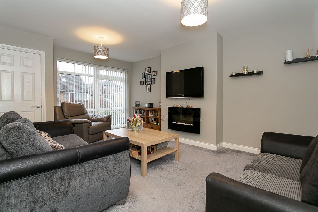 2 bed semi-detached bungalow for salePoplar Crescent, Harrogate HG1 photo 4
