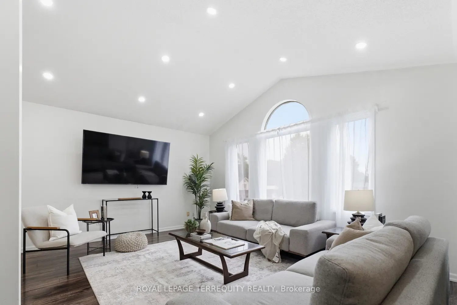 48 Borland Court photo 3
