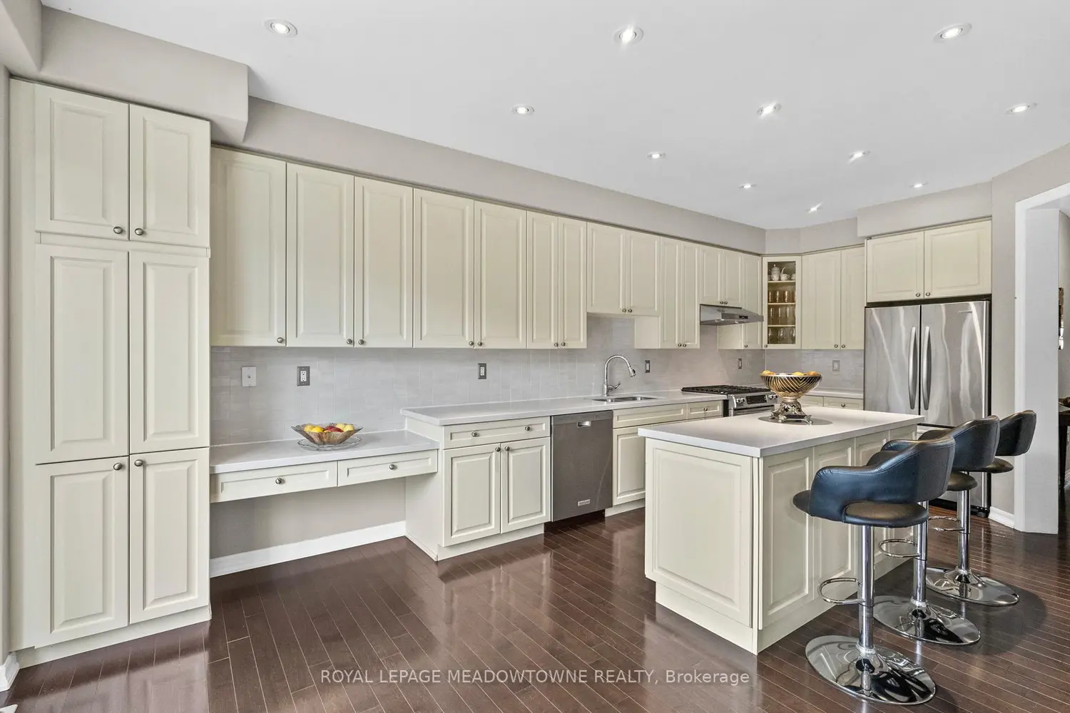 589 Bartleman Terrace photo 5