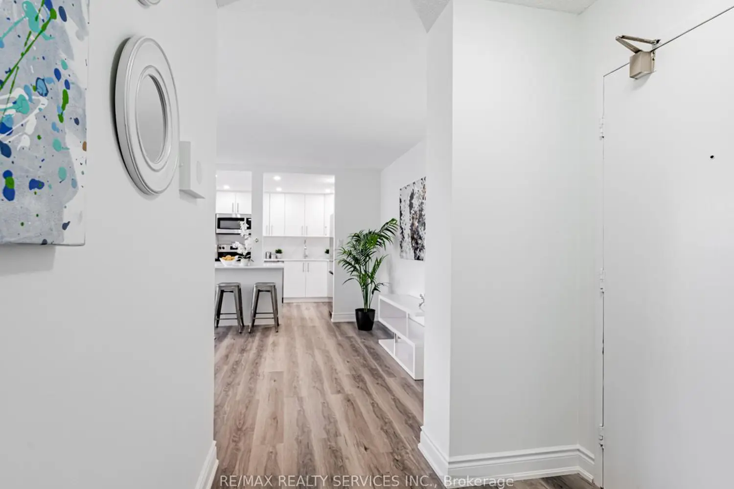 3590 Kaneff Crescent 1108