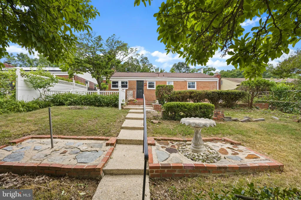 852 Burns Street SE, Washington, DC 20019