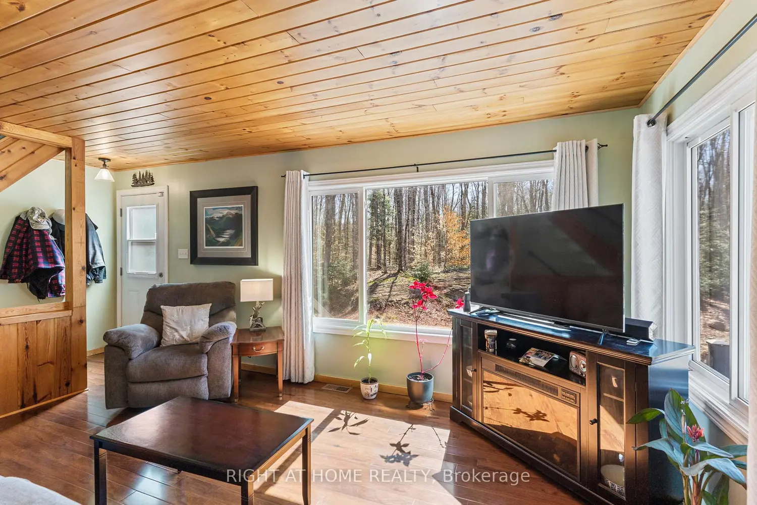 1066 Loop Road photo 5