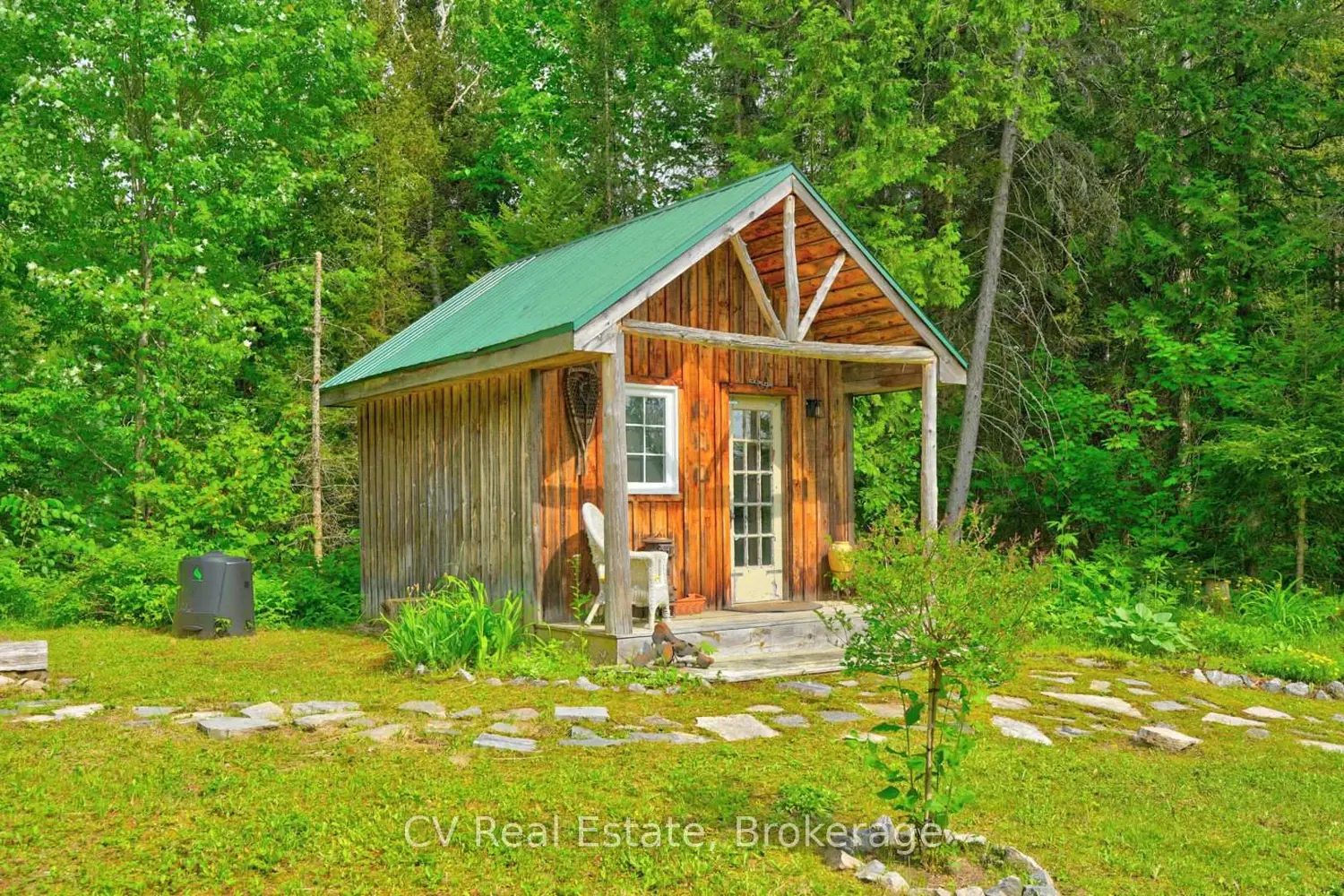 625 Chetwynd Road photo 3