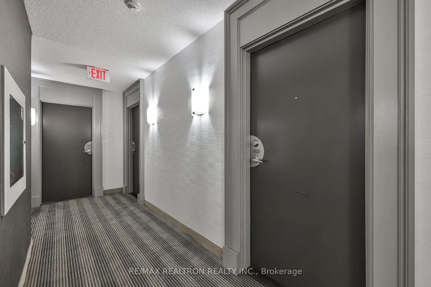 28 Harrison Garden Boulevard 1103 photo 2