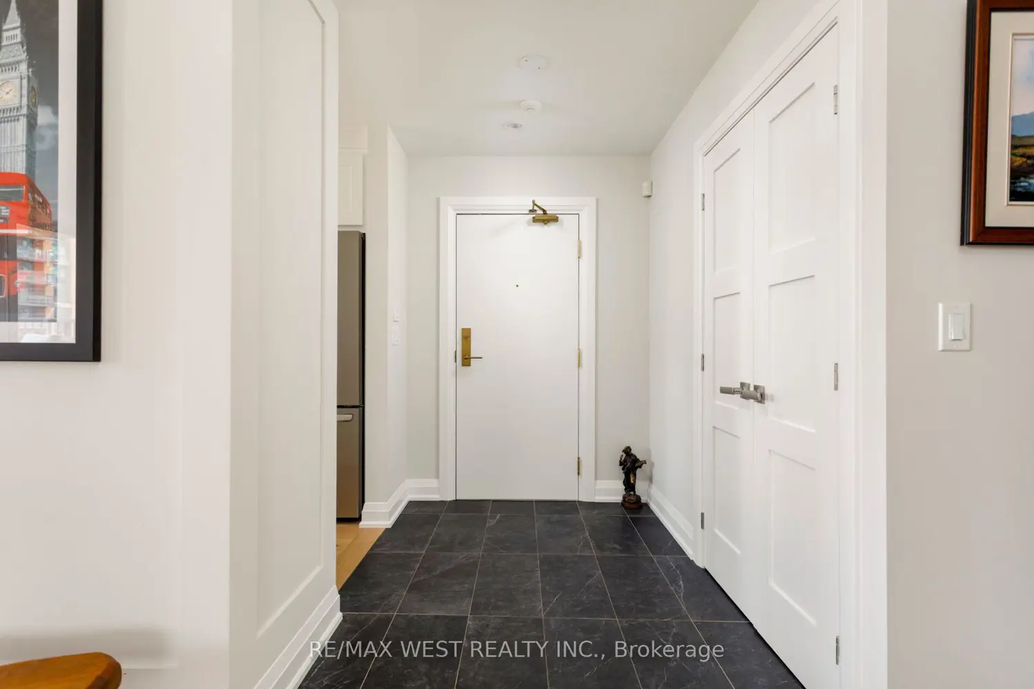 399 Elizabeth Street 905 photo 2