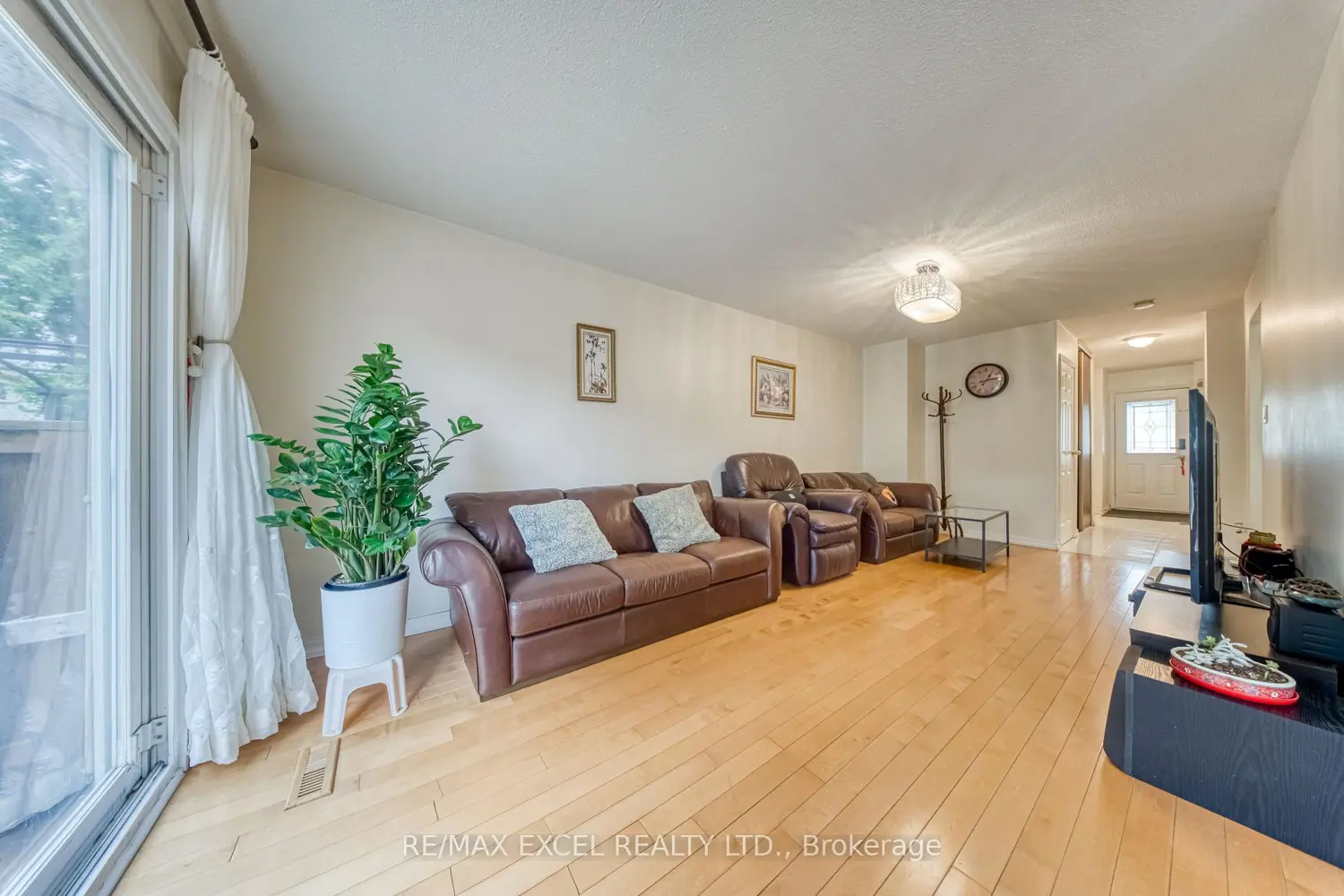 17 Sadlee Cove Crescent photo 2