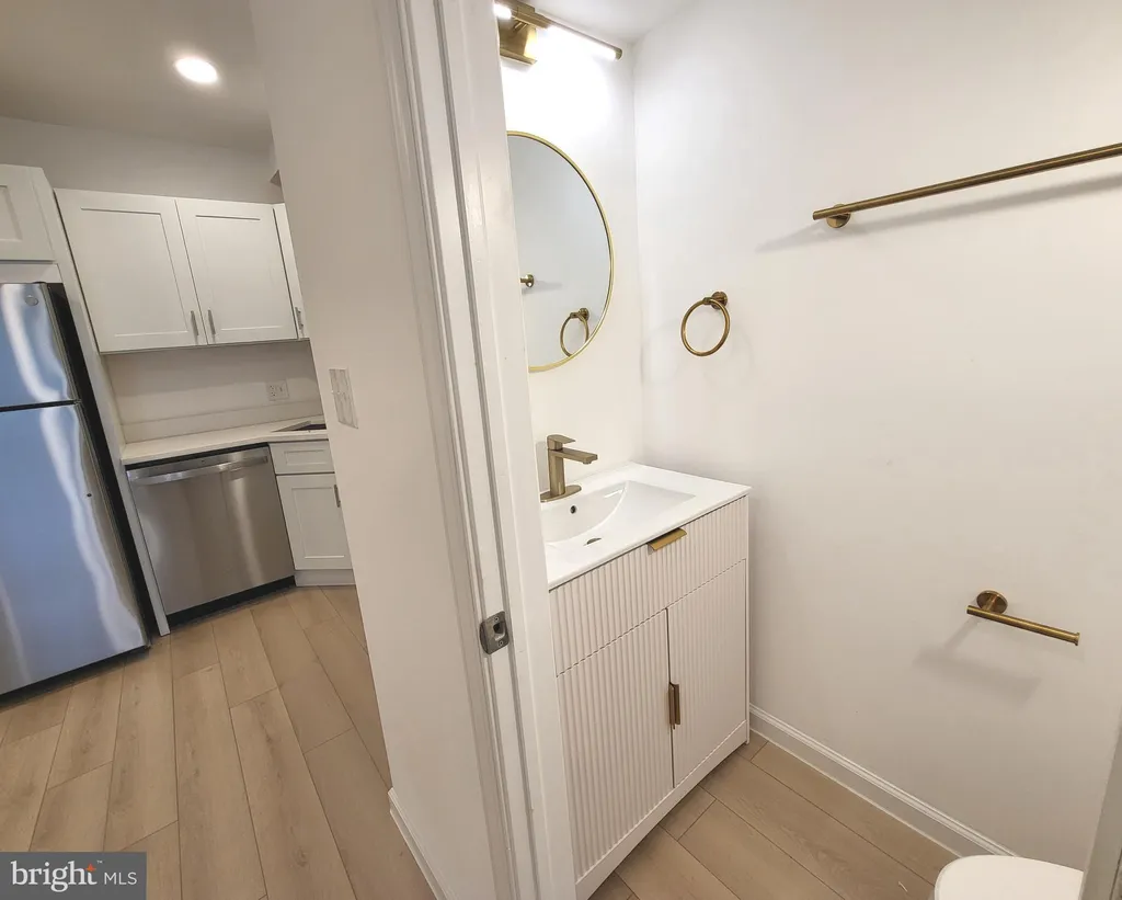 562 24th Street NE, Washington, DC 20002 photo 4