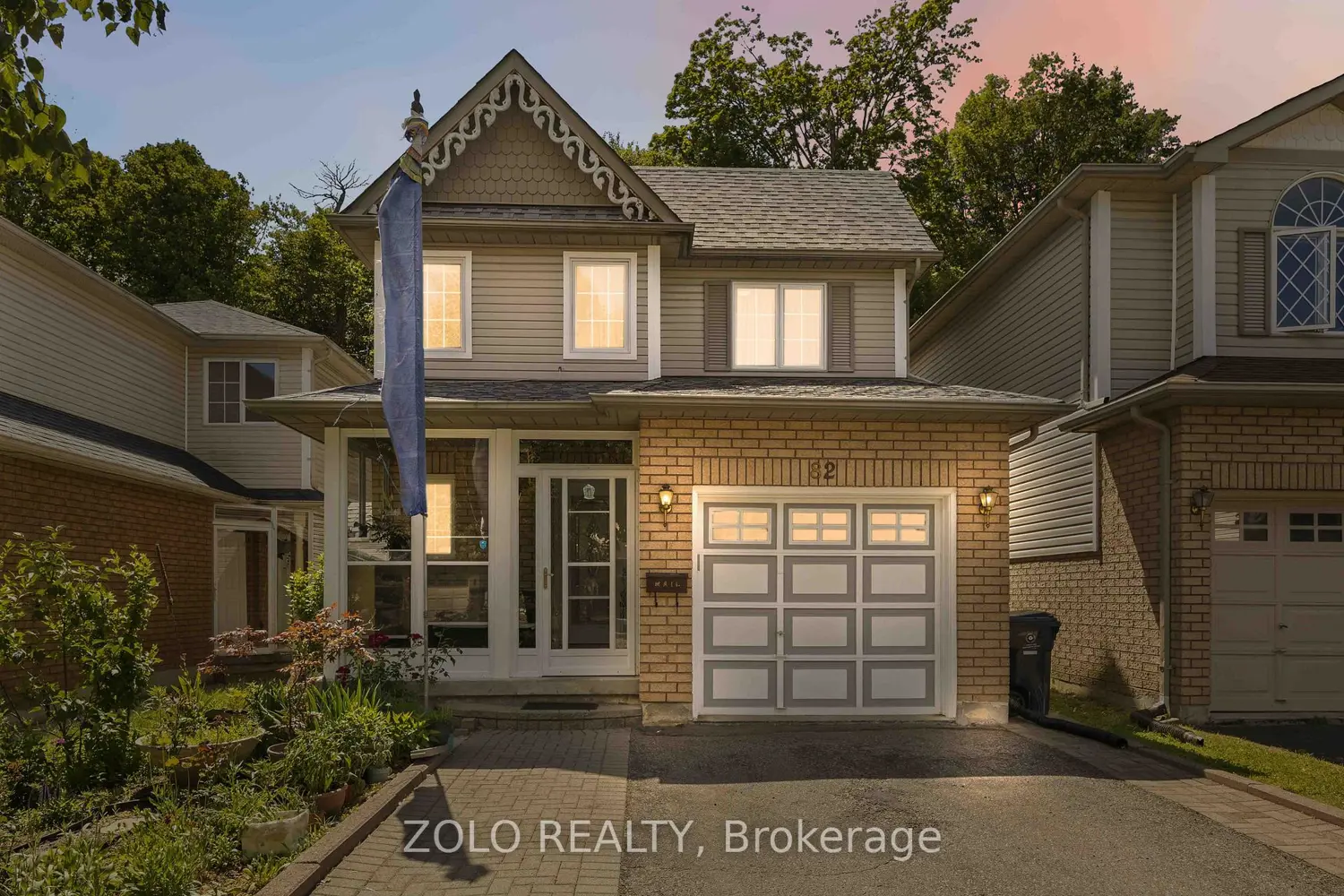 82 Piperbrook Crescent photo 2