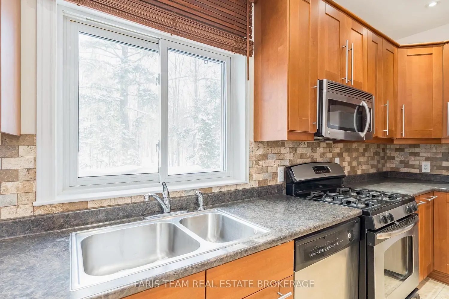2384 Champlain Road photo 3