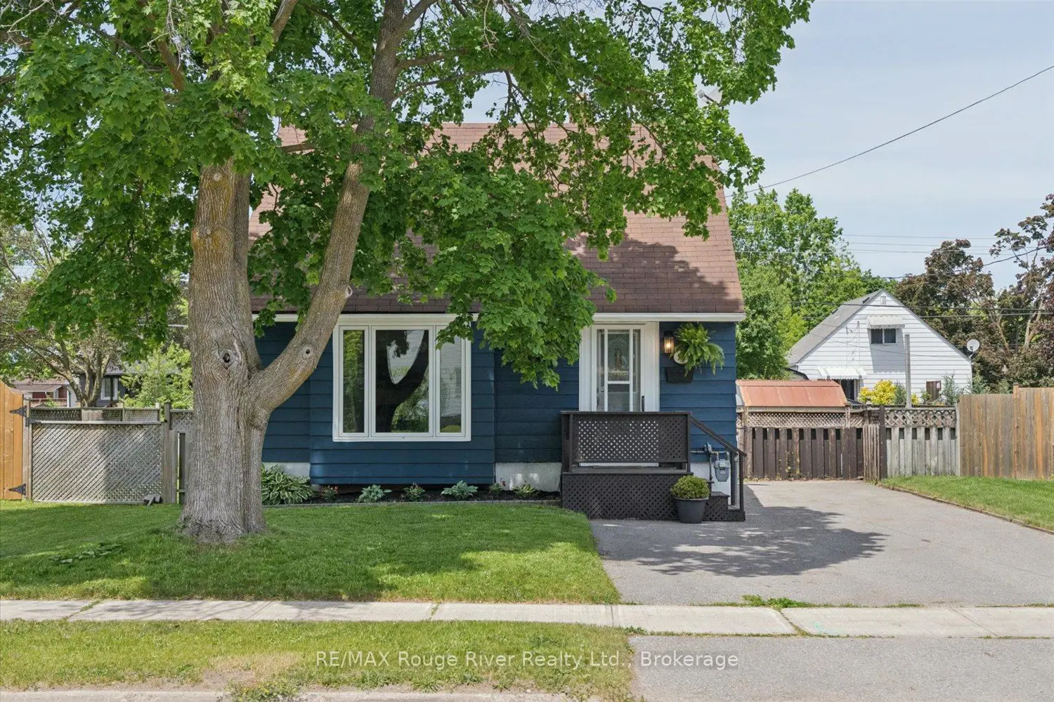 542 O'connell Road photo 2