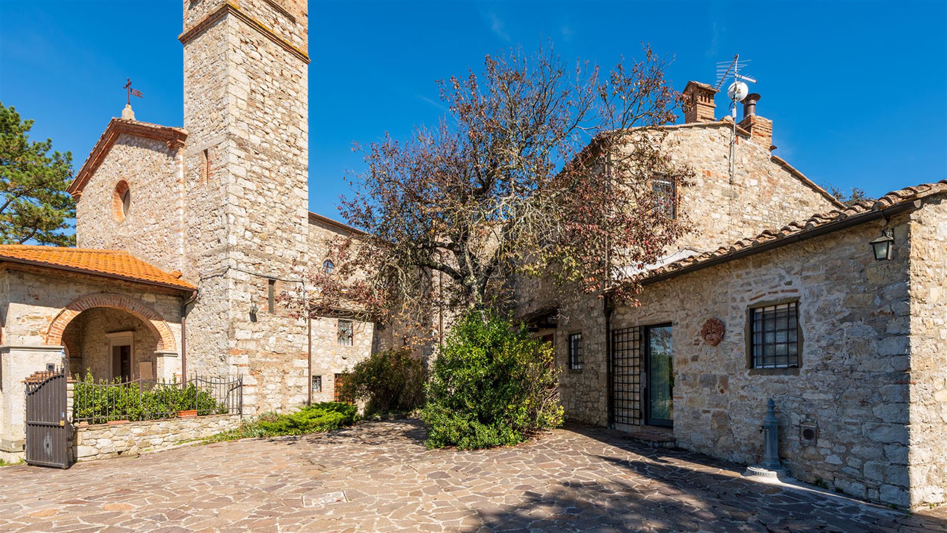 Castellina in Chianti (Siena) photo 3