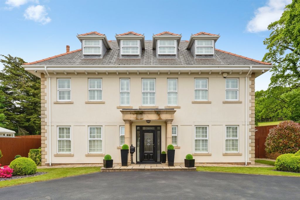 5 bed detached house for saleCwrt Ty Gwyn, Llangennech, Llanelli SA14