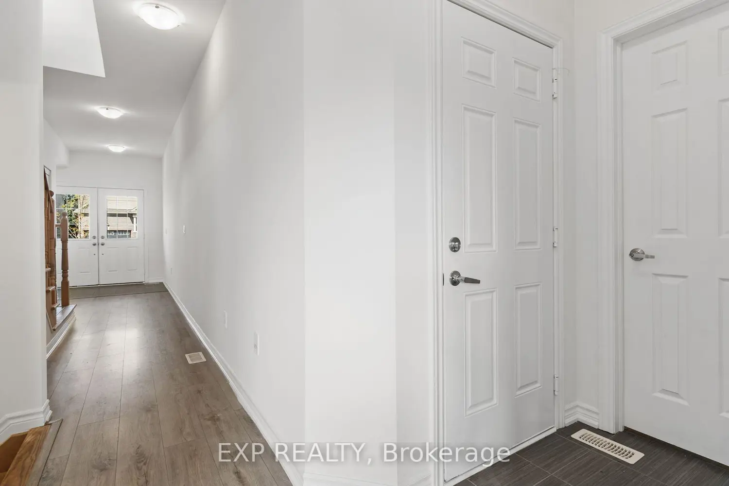 230 Ridley Crescent photo 3