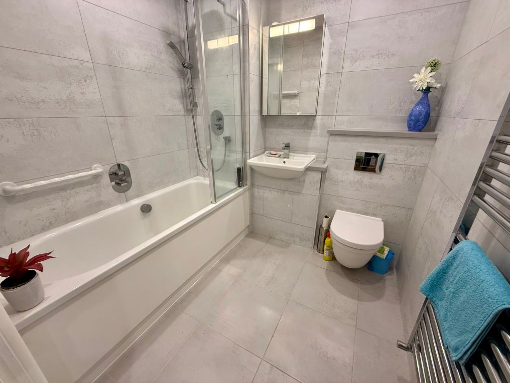 2 bed flat for saleRiverside Terrace, Aberystwyth SY23 photo 4