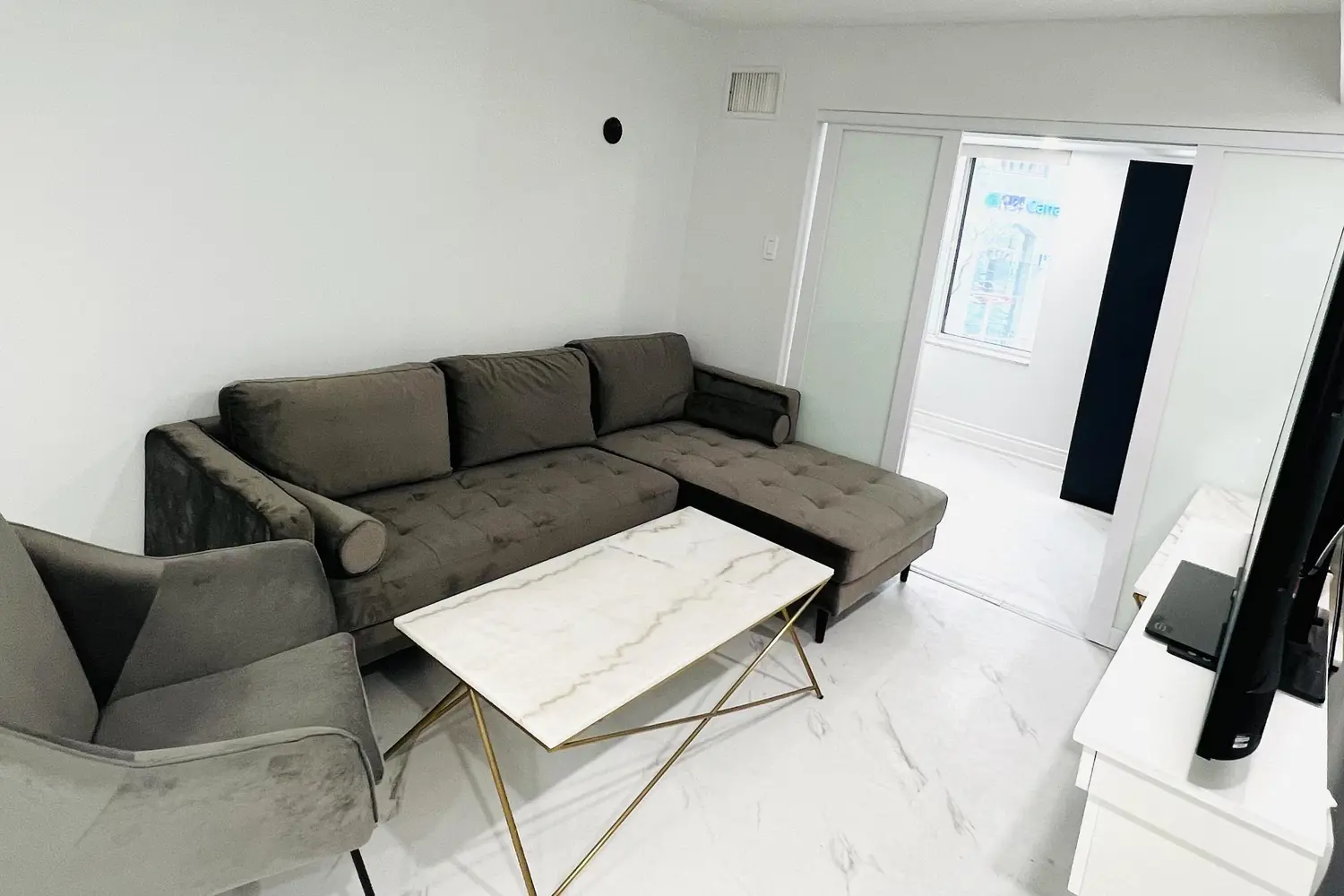 33 University Avenue 207 photo 5