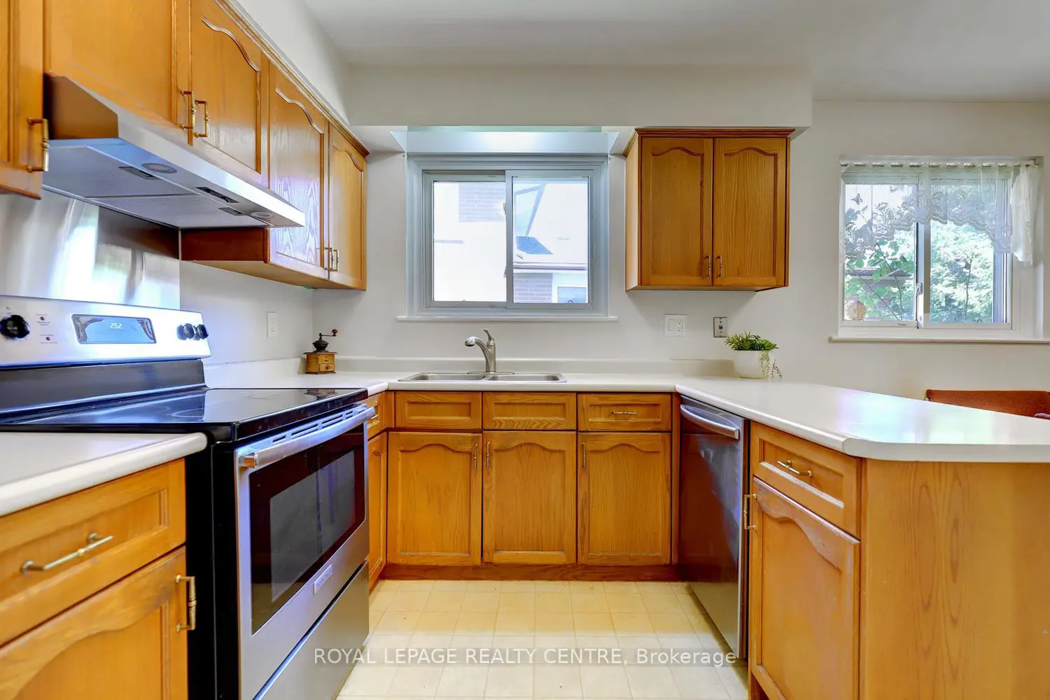 1278 Shamir Crescent photo 4