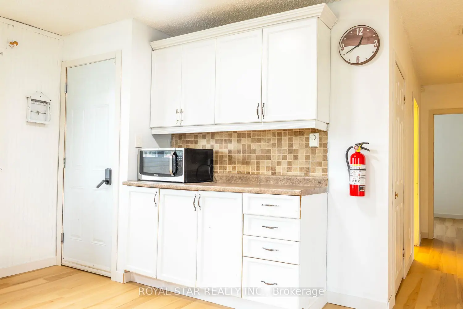 60 Charlotte Avenue photo 4
