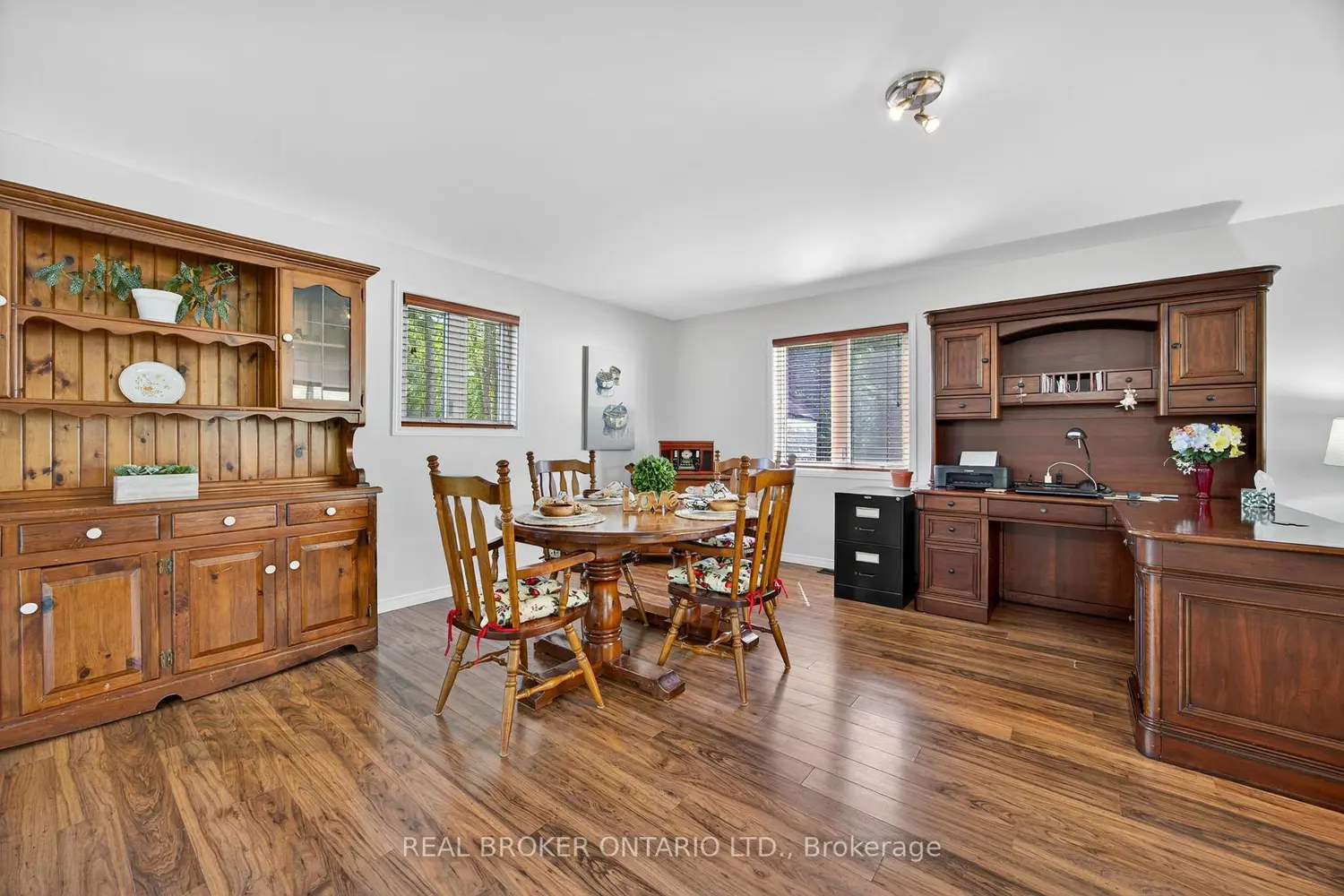 2174 Atkinson Road photo 4