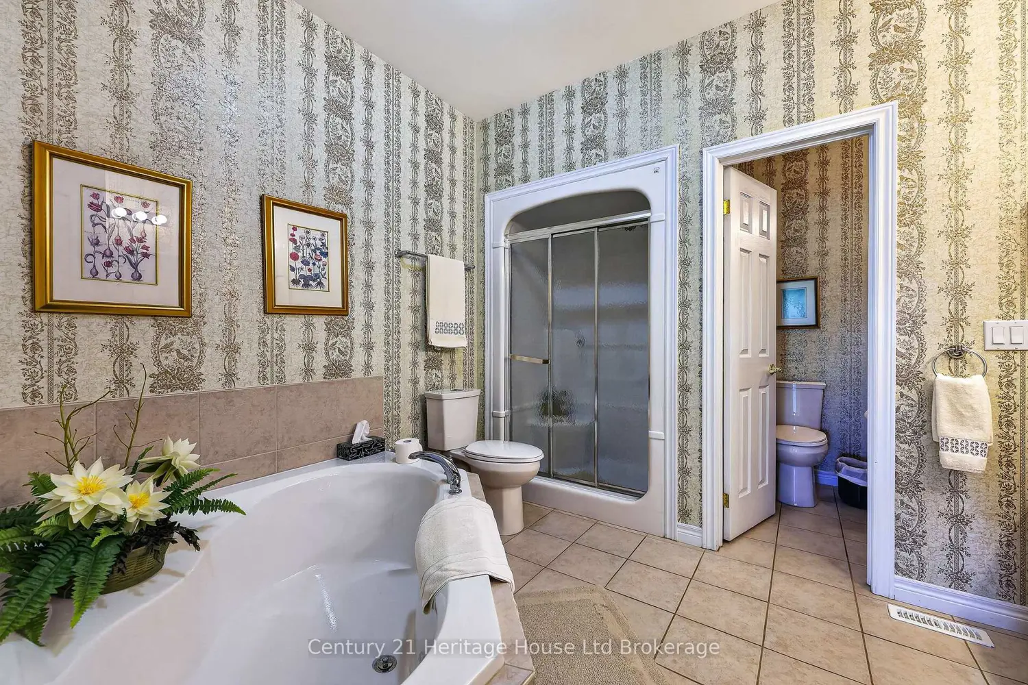 500 Lakeview Drive 16 photo 3