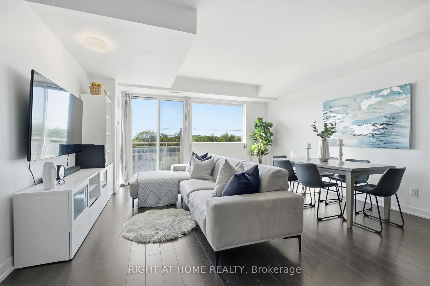 5101 Dundas Street 411