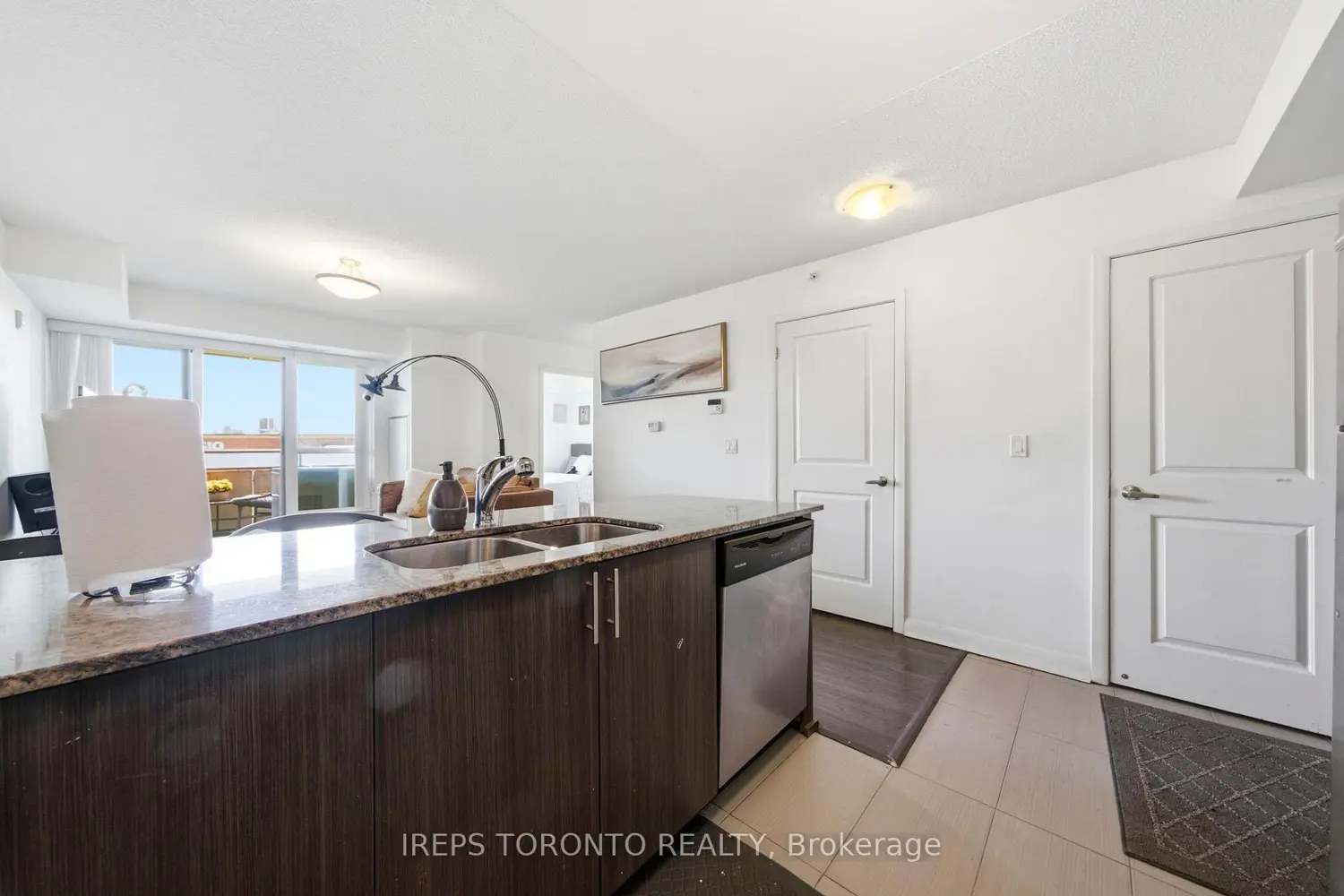75 Norman Bethune Avenue 209 photo 3