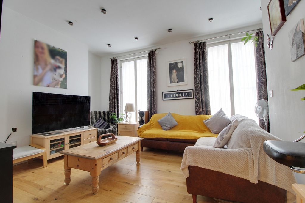 4 bed flat for saleParade, Leamington Spa CV32 photo 3