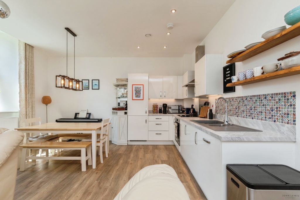 2 bed flat for saleCaptains Garden, Bristol BS16 photo 2
