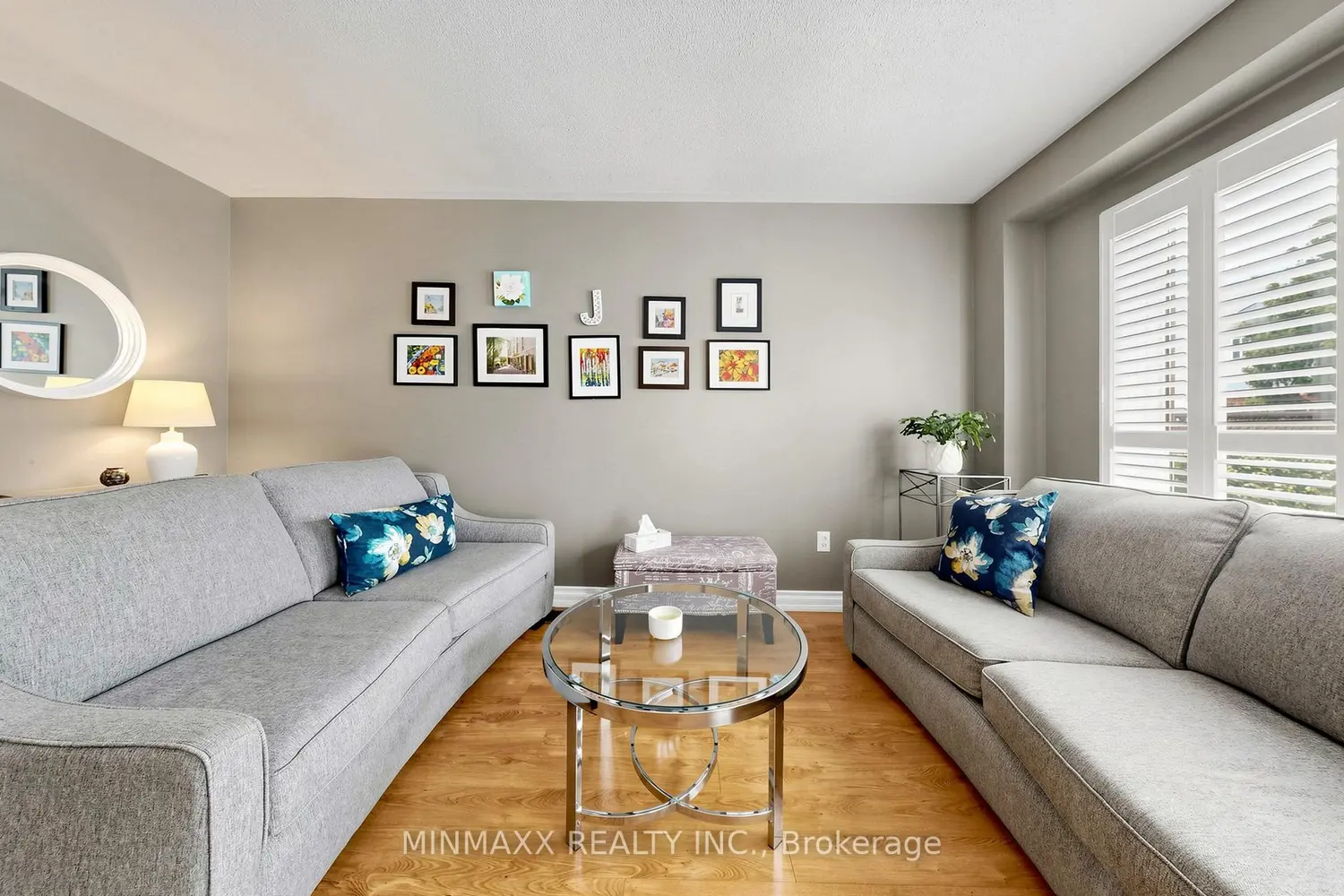 1164 Chapman Crescent photo 2