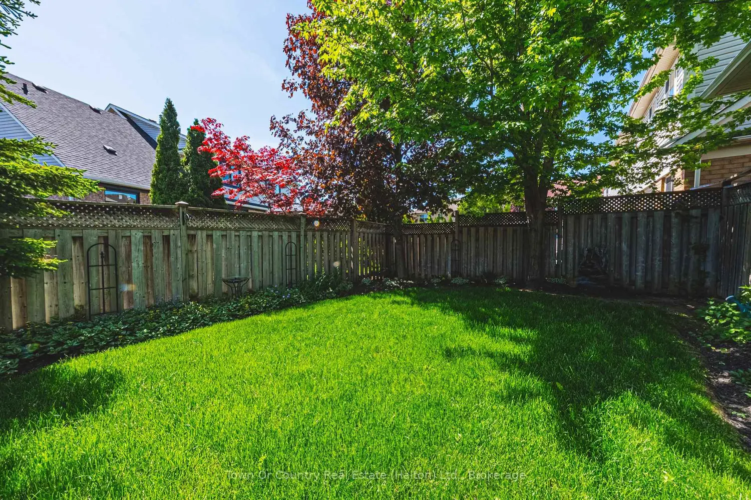 1588 Ramshaw Crescent photo 4