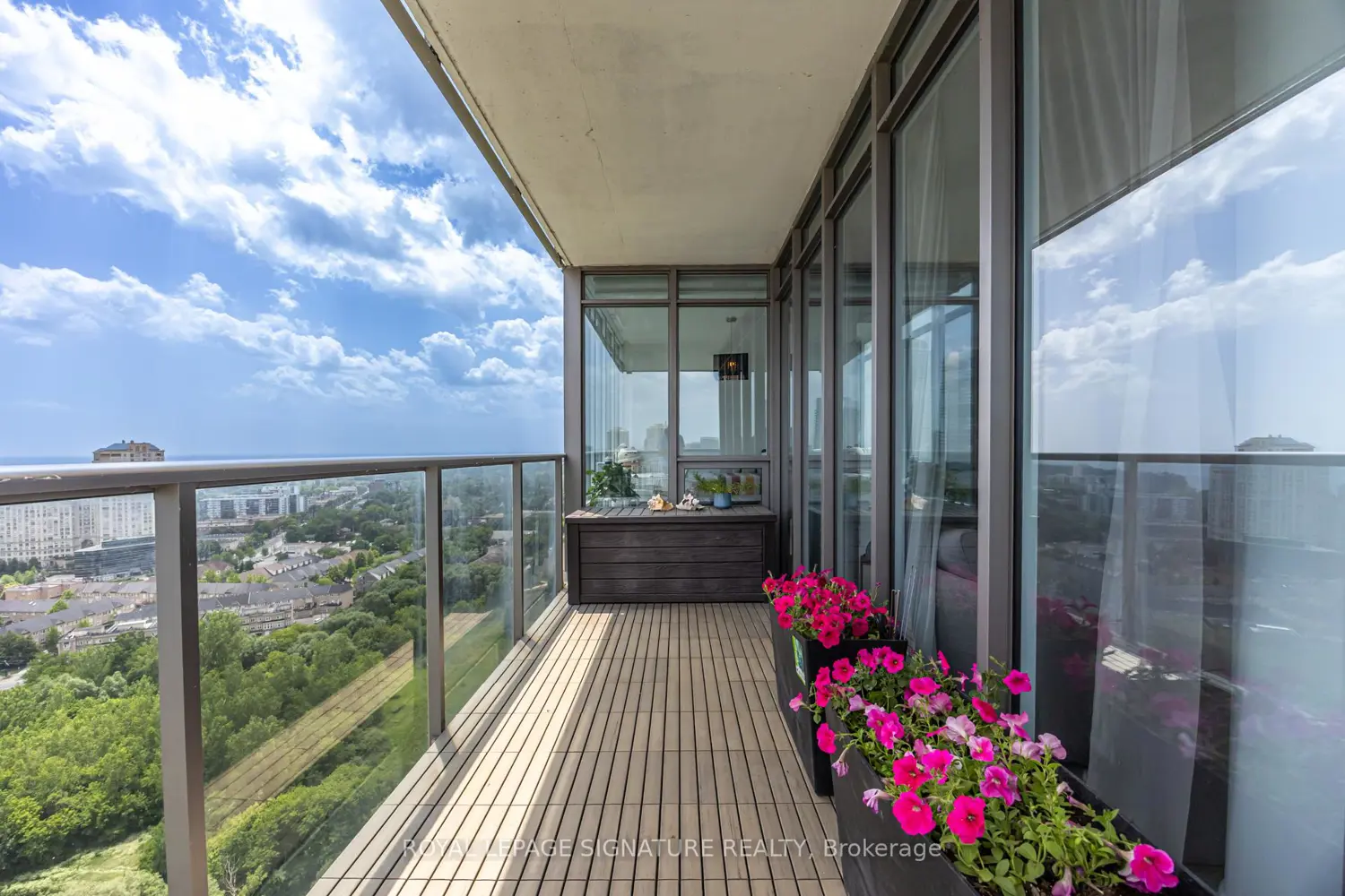 88 Park Lawn Road 2808 photo 4