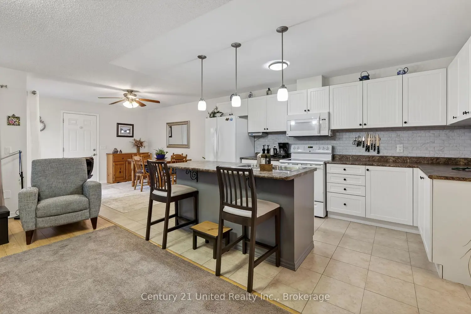 832 Leslie Street photo 2