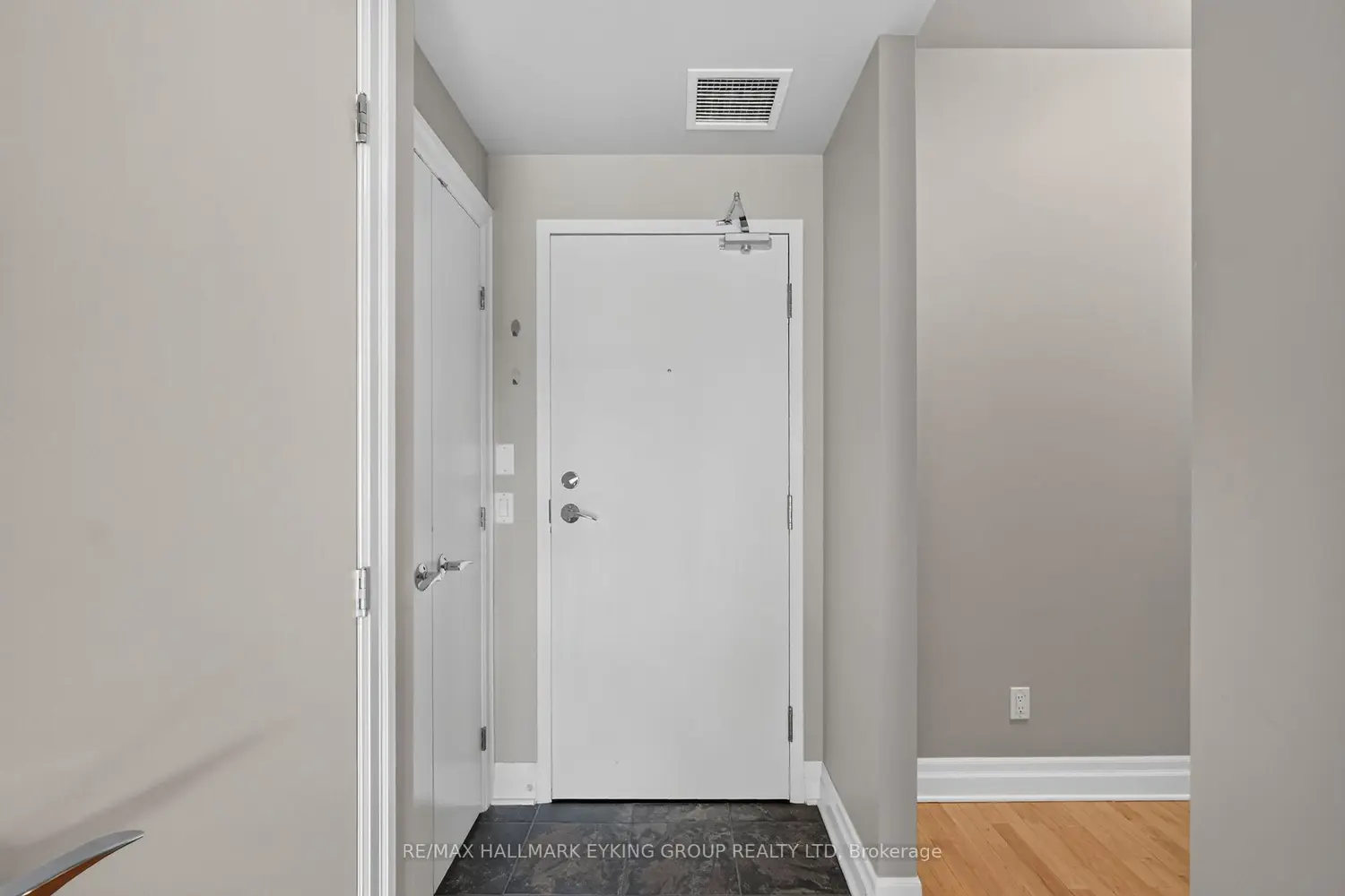 245 Kent Street 301 photo 4