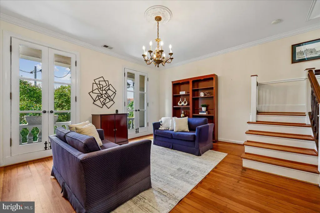 126 E Street SE, Washington, DC 20003 photo 3