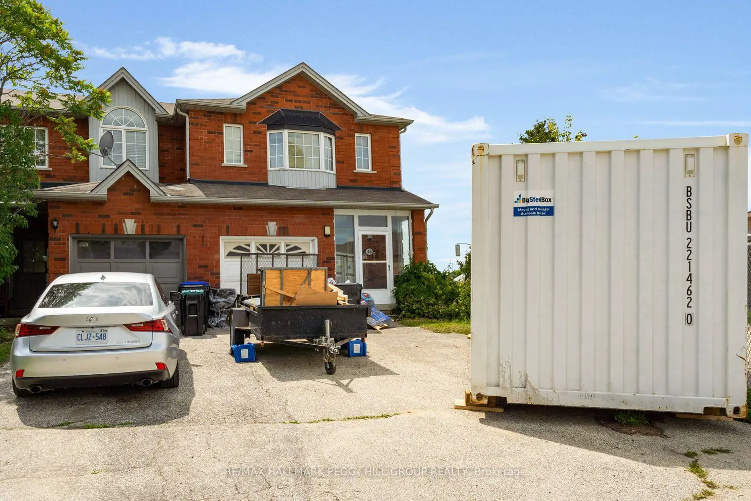 46 Henderson Crescent photo 2