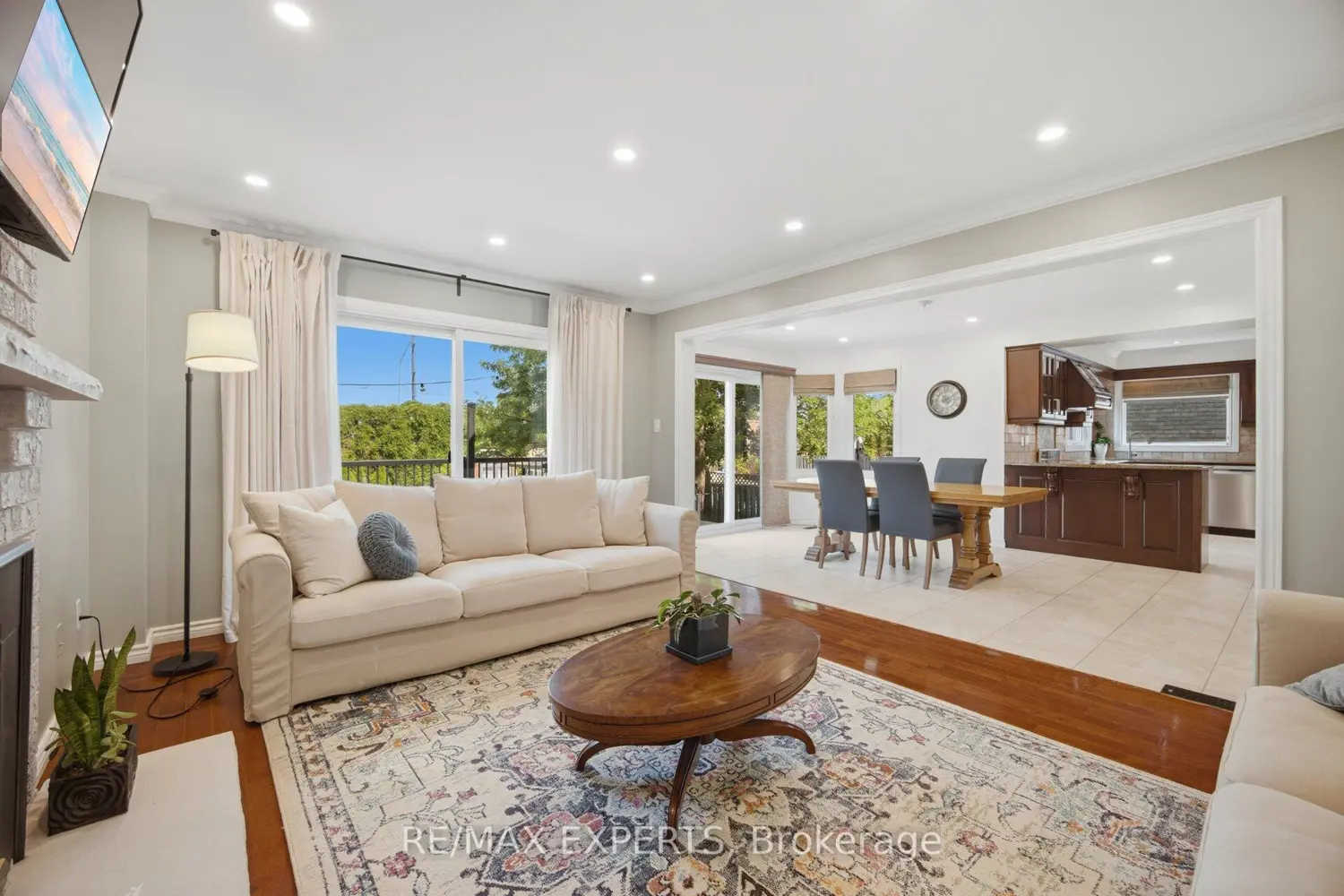 12 Kingfisher Court photo 5