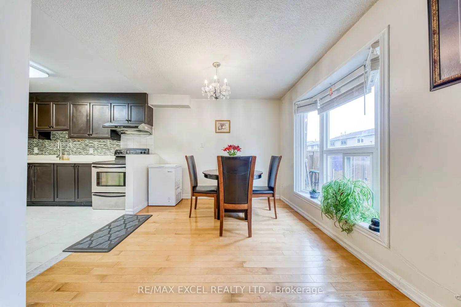 17 Sadlee Cove Crescent photo 4