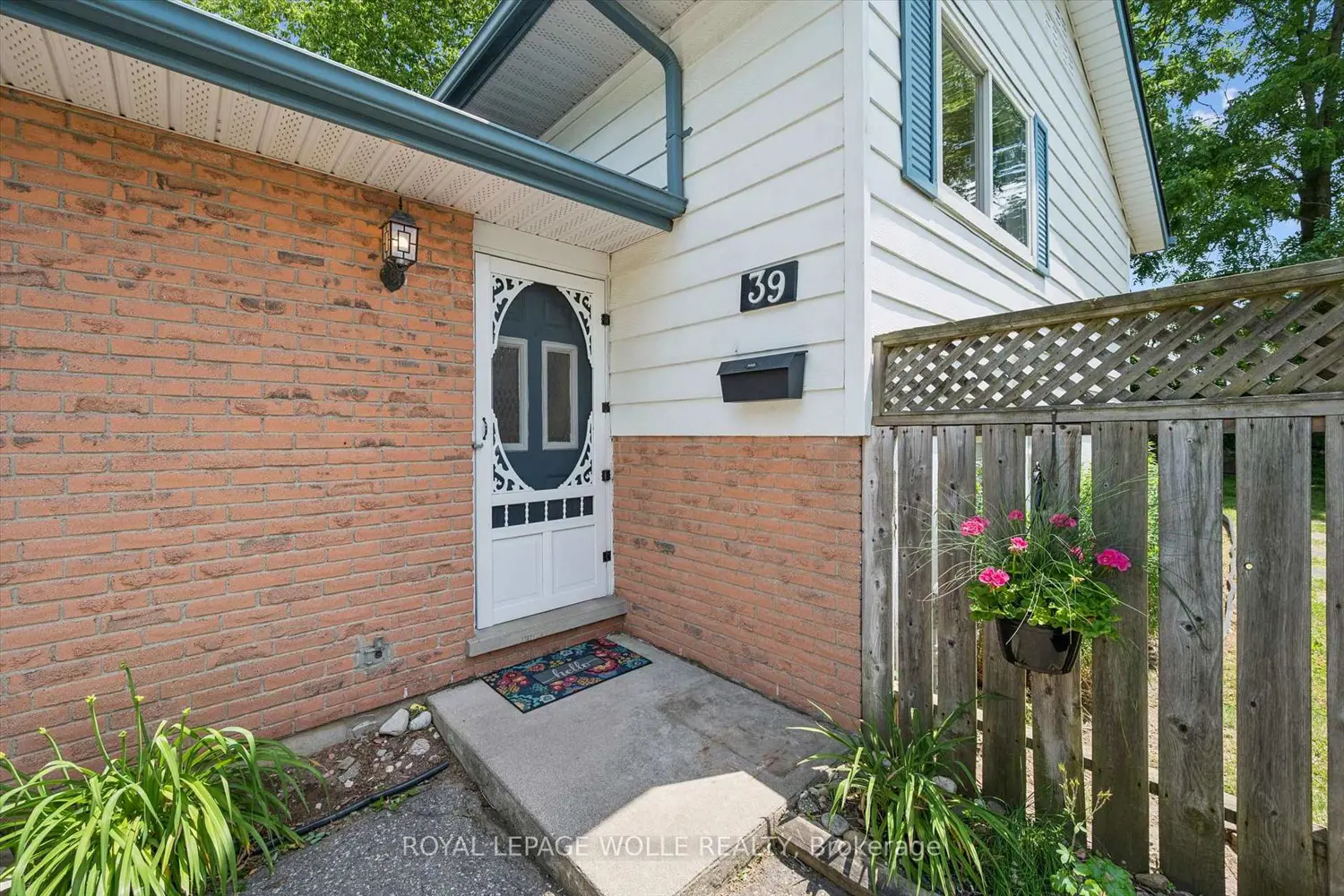 39 Shea Crescent photo 2