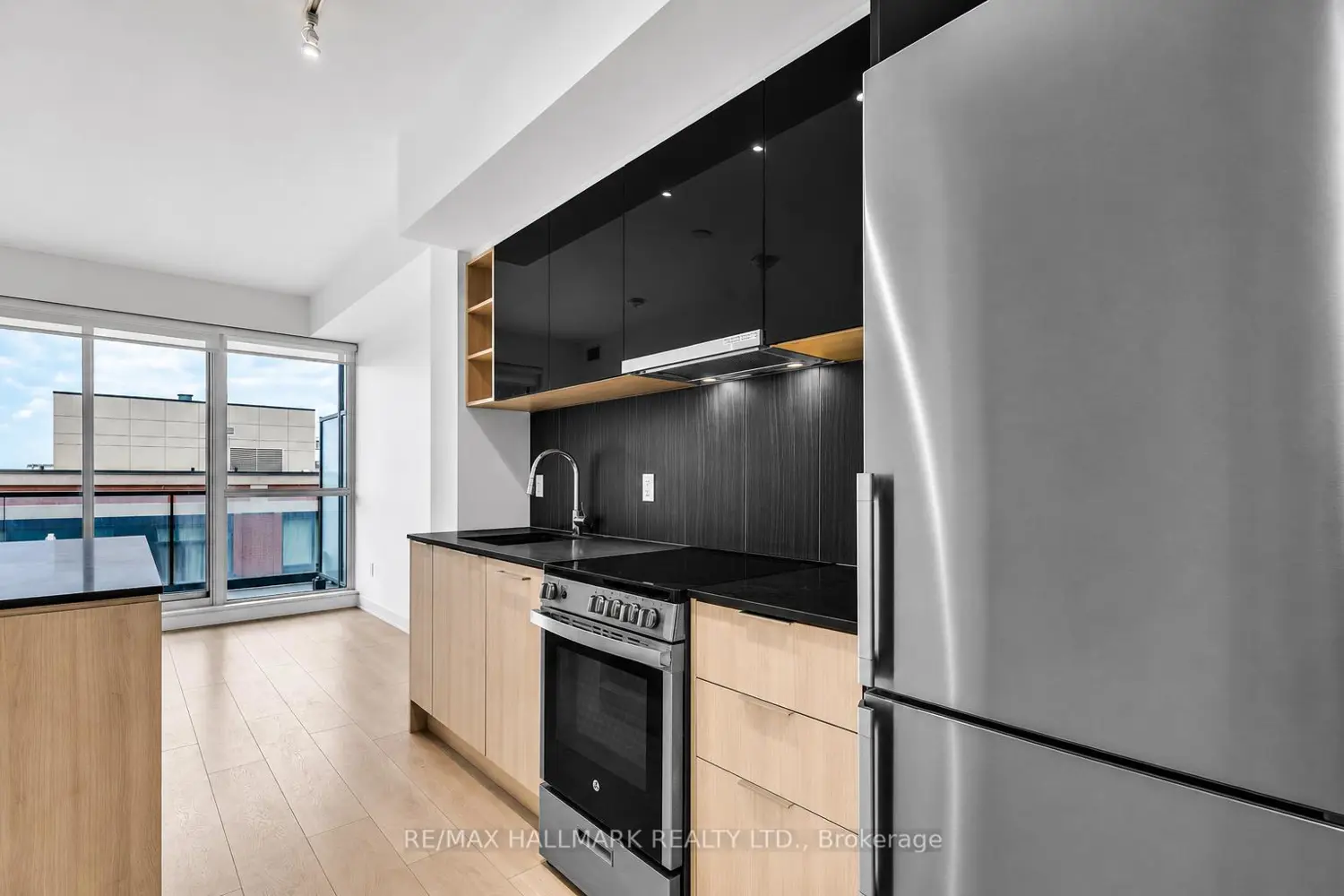 31 Tippett Road 905 photo 5