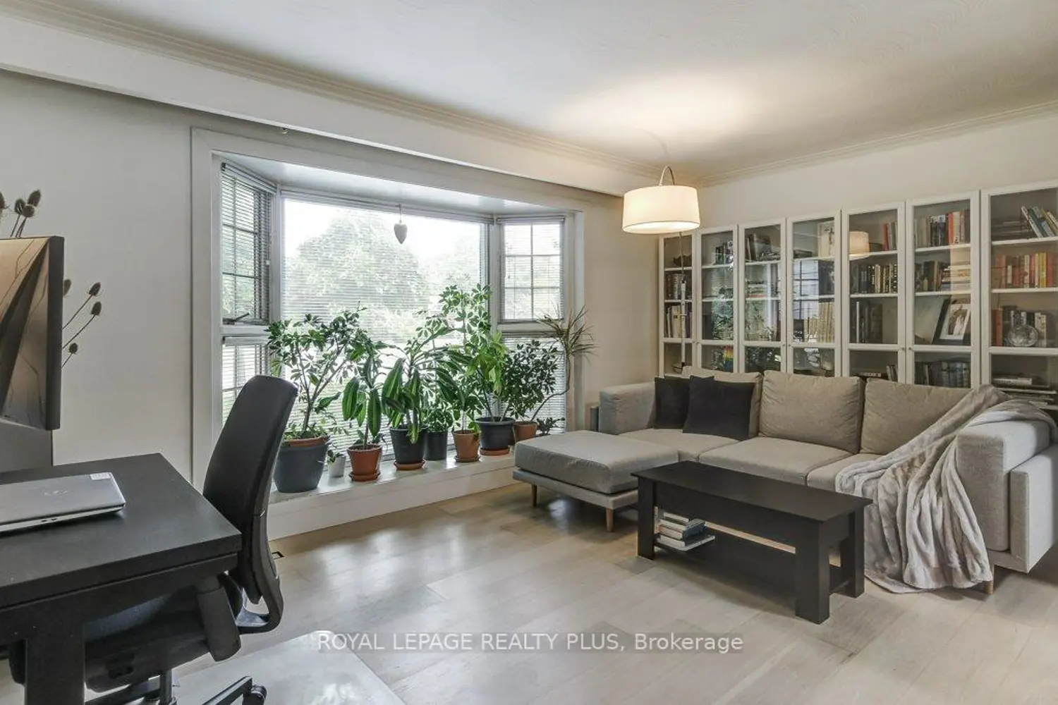 5322 Windermere Drive photo 2