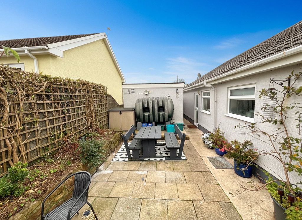 3 bed bungalow for saleSt. Catherines Close, Princes Gate, Narberth, Pembrokeshire SA67 photo 5