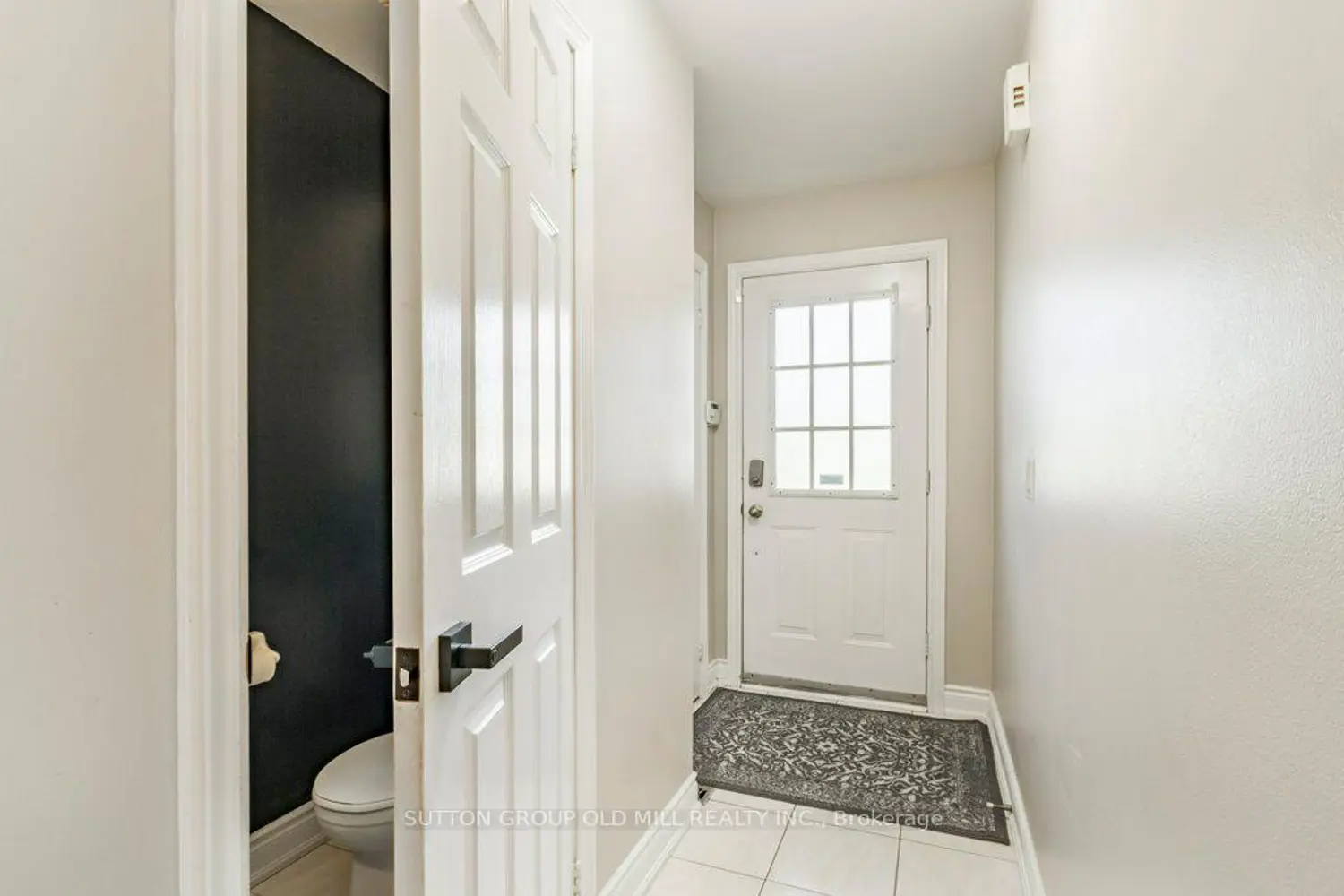 59 Senator Way photo 2