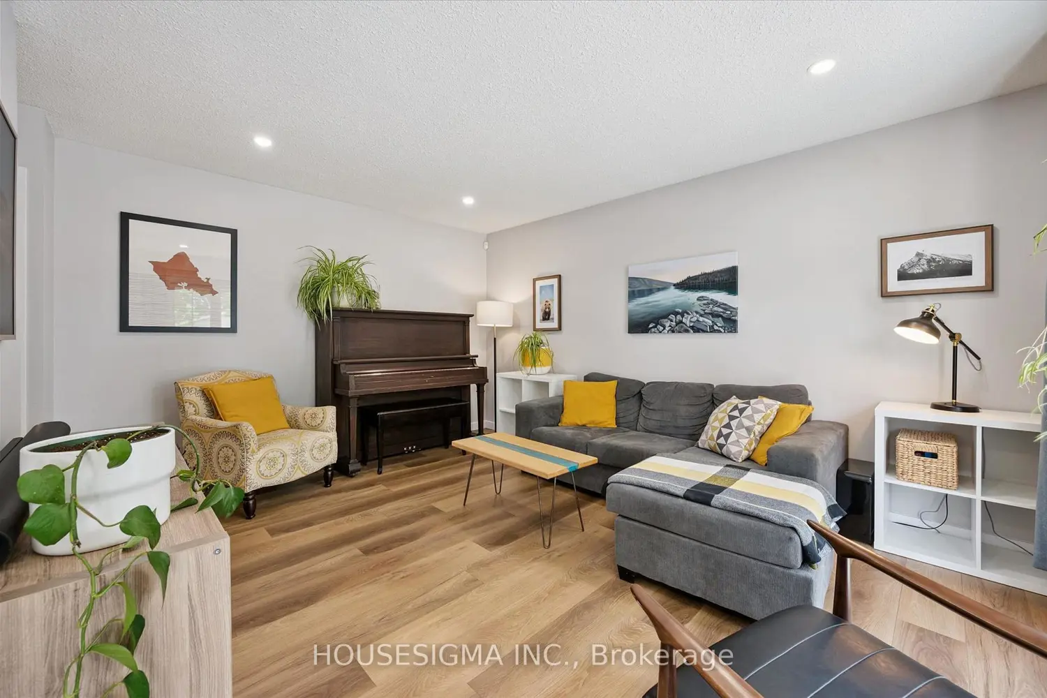 2 Keewatin Avenue photo 2
