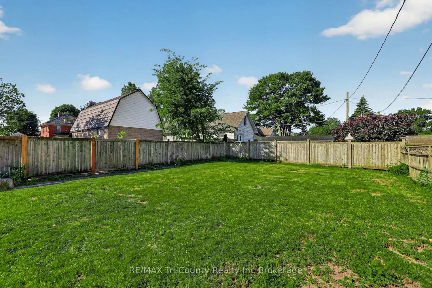 335 Broadway Street photo 4