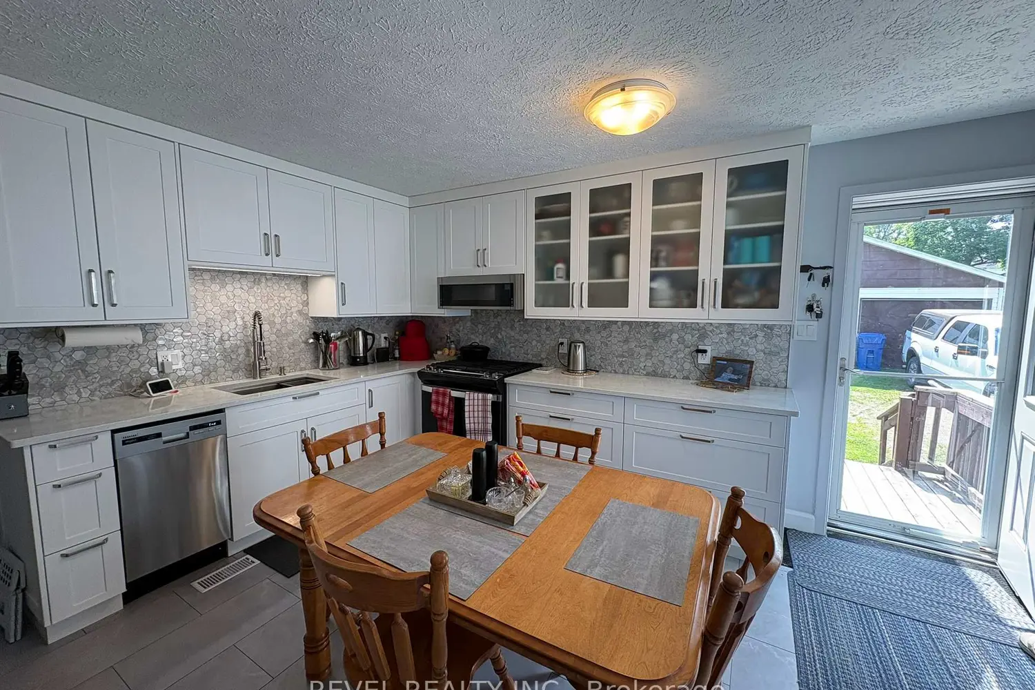 36 Stewart Avenue photo 2